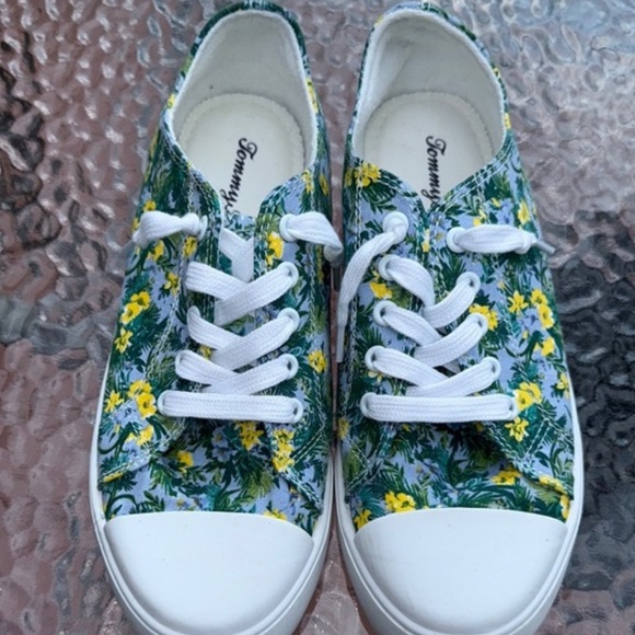 Tommy Bahama Women's Tropical Floral Sneakers - Green and White - Picture 1 of 11